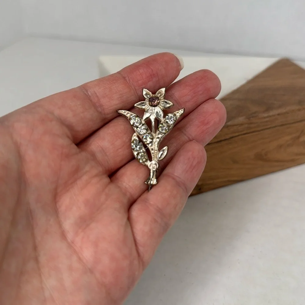 Vintage 1940s rhinestone and Silver Floral Brooch lot B14